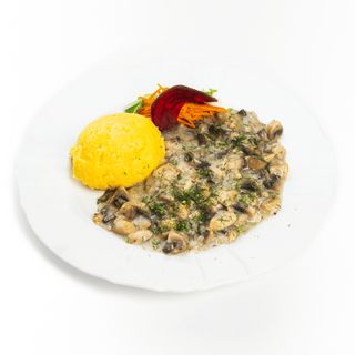 Tocăniță de ciuperci cu mămăligă