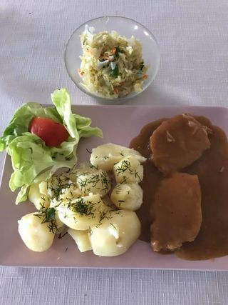 150 g Pieczeń z karkówki w sosie własnym