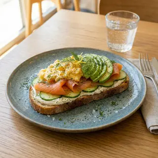 Tostada Especial De Salmón