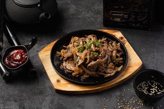 Говядина с грибами на жаровне  (300гр)