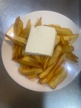 Patatas con queso feta