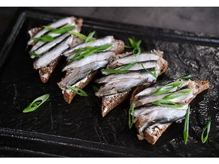 Брускета з тюлькою (180 г)