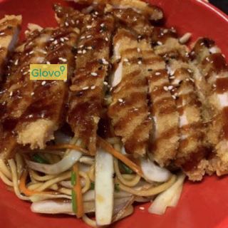 Tallarines Chinos Con Pollo Frito