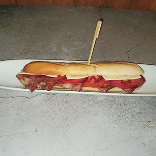 Baguette De Lomo, Queso, Tomate