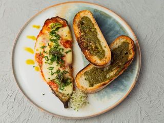 Печений баклажан з італійським томатом та міні-моцарелою (220/100g)