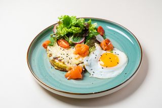 Хашбраун с лососем 