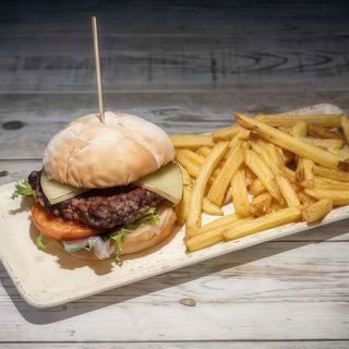 Hamburguesa classica amb patates fregides