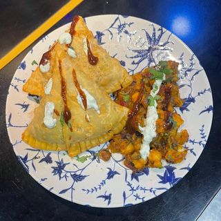 Samosa De Pollo con Chat