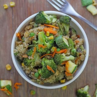Bowl De Quinoa y Veggies De Temporada a la Plancha.
