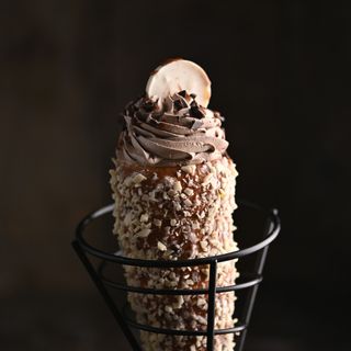 Кюртош з кокосом та пастою баунті та шоколадним кремом