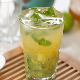 Kiwi iced tea