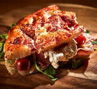 FOCACCIA RELLENA DE MORTADELLA