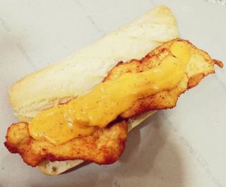 Pollo Empanado Y Salsa Gaucha