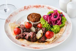 Шашлик з телятини на мангалі