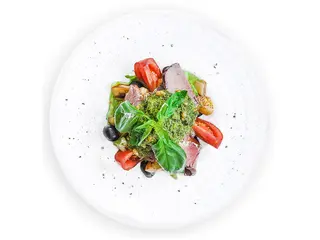 Теплий салат з телятиною (270g)