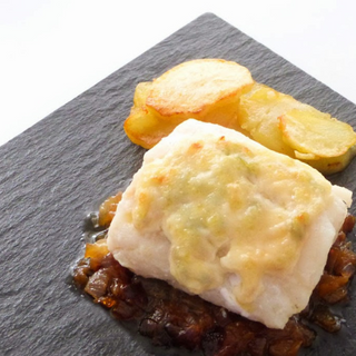 Bacalao Gratinado con Tomatito, Sobrasada, y Ali Oli