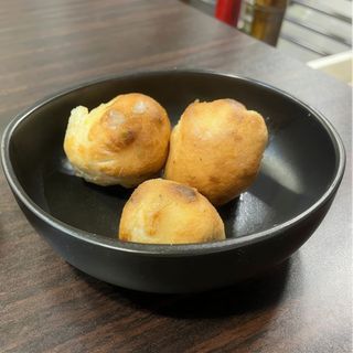 Pan de ajo relleno mozzarella.