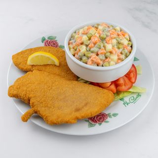 Pohana pileća prsa s francuskom salatom