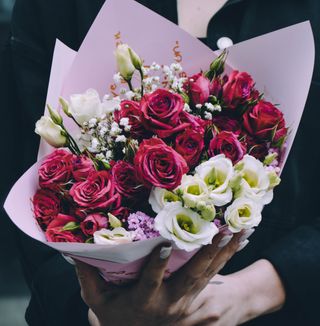 Buchet minirose cu garofite chinezesti