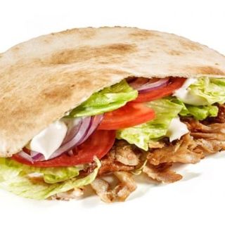 Pan pita, papas y refresco 