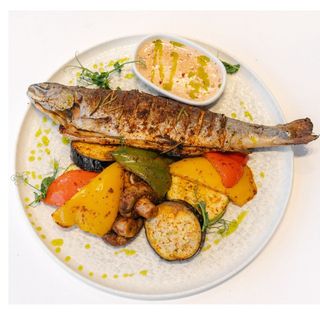  Форель с овощами гриль