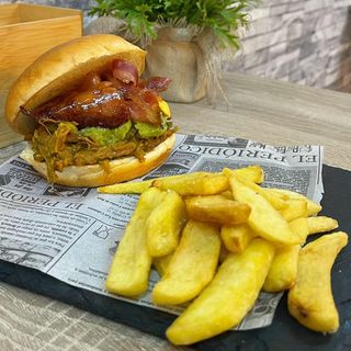 Hamburguesa carne mechada 