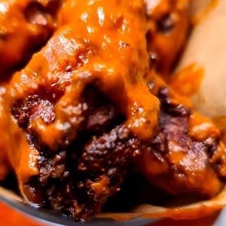 Alitas de pollo picantes (16 uds.)