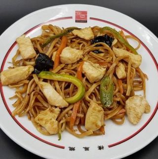 28. Tallarines Con Pollo