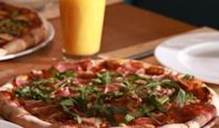 პიცა პროშუტო ე ფუნგი