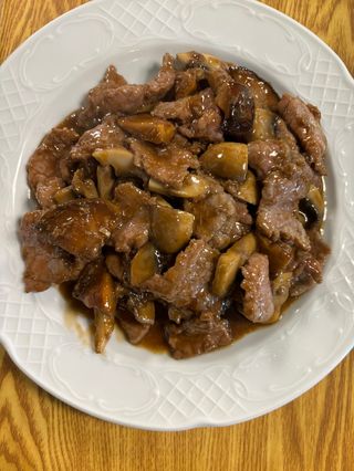 Ternera con champiñón y seta china