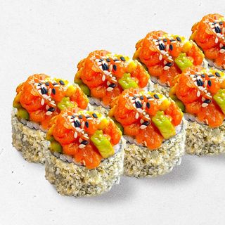 Tatar w tempurze z łososiem i awokado