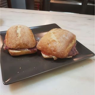 Bocadillo Jamón Serrano (Medio)