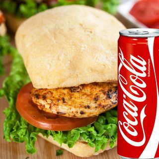 Сандвич с мариновани пилешки бонфиленца(250г)+Кока-Кола (кен)