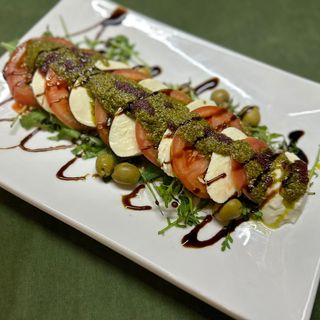 Салат Капрезе (300г)