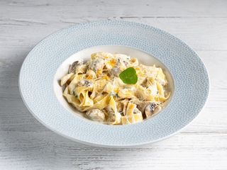 Феттуччине з куркою та грибами (310g)