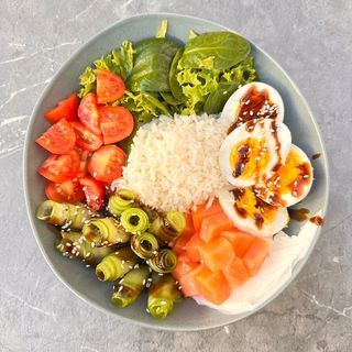 Боул з лососем