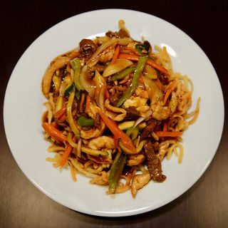 A7 - Tallarines crujientes tres delicias