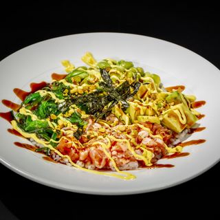 Poke salmone scottato