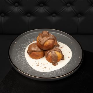 Papanași cu cremă de ciocolată și smântână ( 350gr )