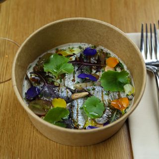 Sardinas Ahumadas Con Ajoblanco De Coco (1/2 Ración)