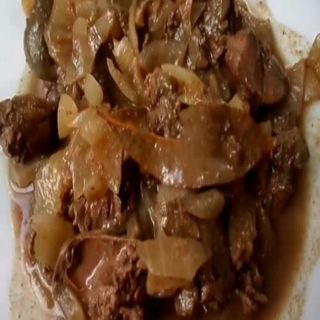 Ternera Con Cebolla Salteadas