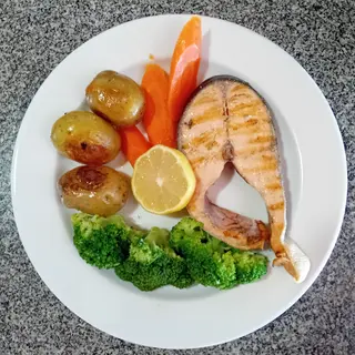 Salmão Grelhado com Molho Verde Dose