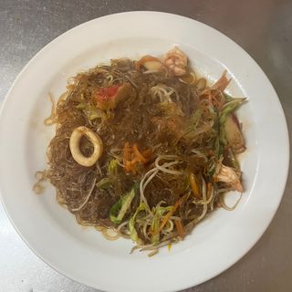 153. Spaghetti di soia con frutti di mare e verdure