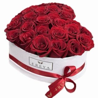 Cutie mare inima allba cu 35 trandafiri Freedom