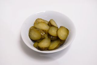 Salată de castraveți murați