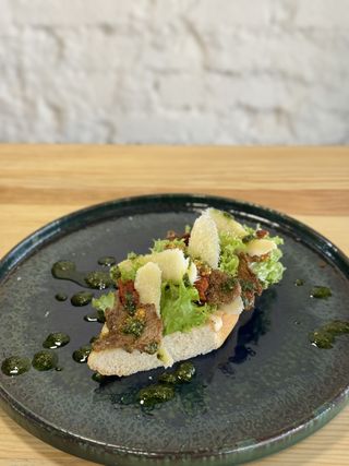 Брускета з ростбіфом (100г)