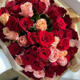 Vase cylindrique avec bouquet mélange 