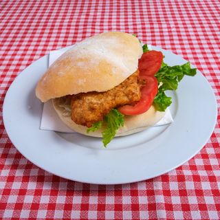 Panino cotoletta, pomodoro e insalata + Coca Cola lattina 330 ml