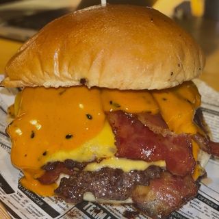 BURGER DEL MES -EMMY BEERHOUSE
