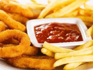 Onion rings  10 sztuk z Frytkami.